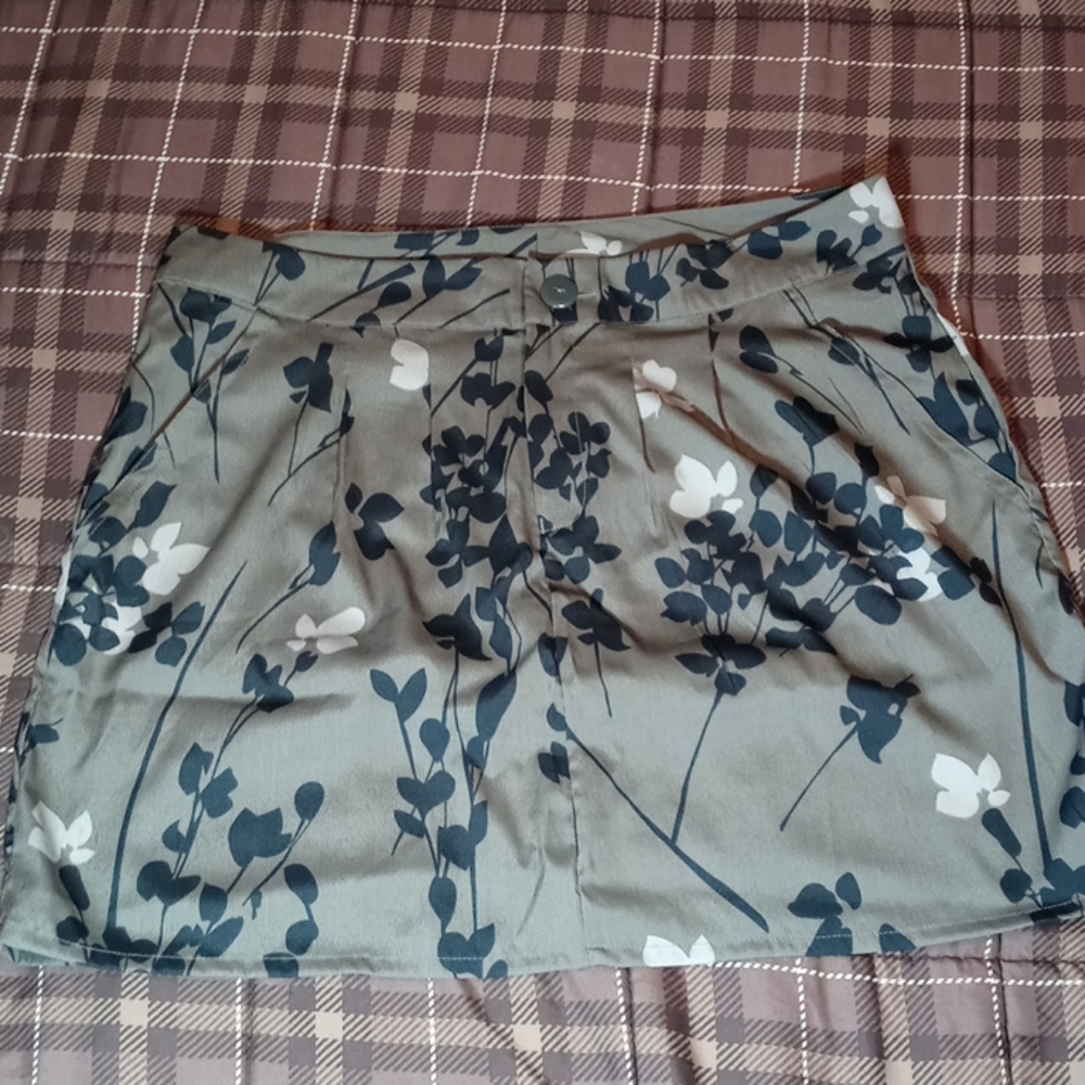 Skirt size 8R with pockets